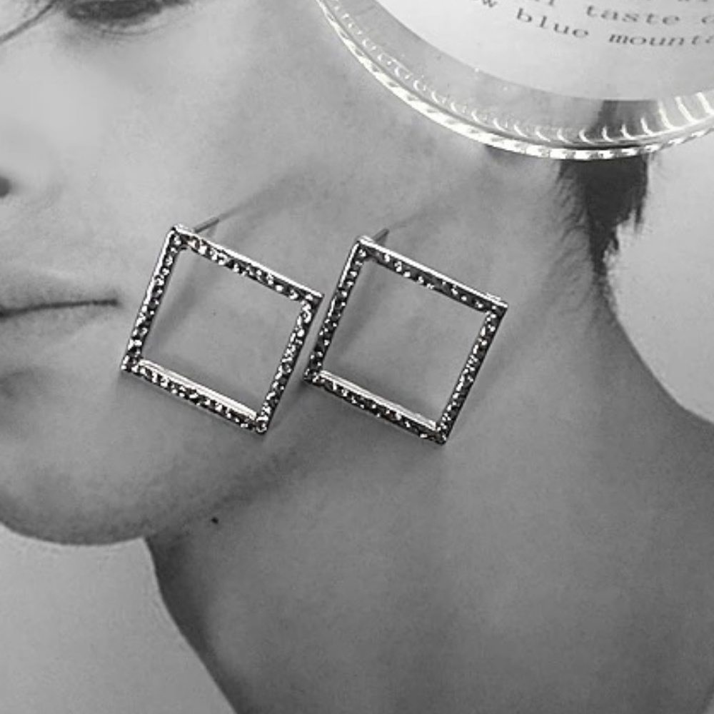 NWT Geometric  rhombic diamond  hoop earrings